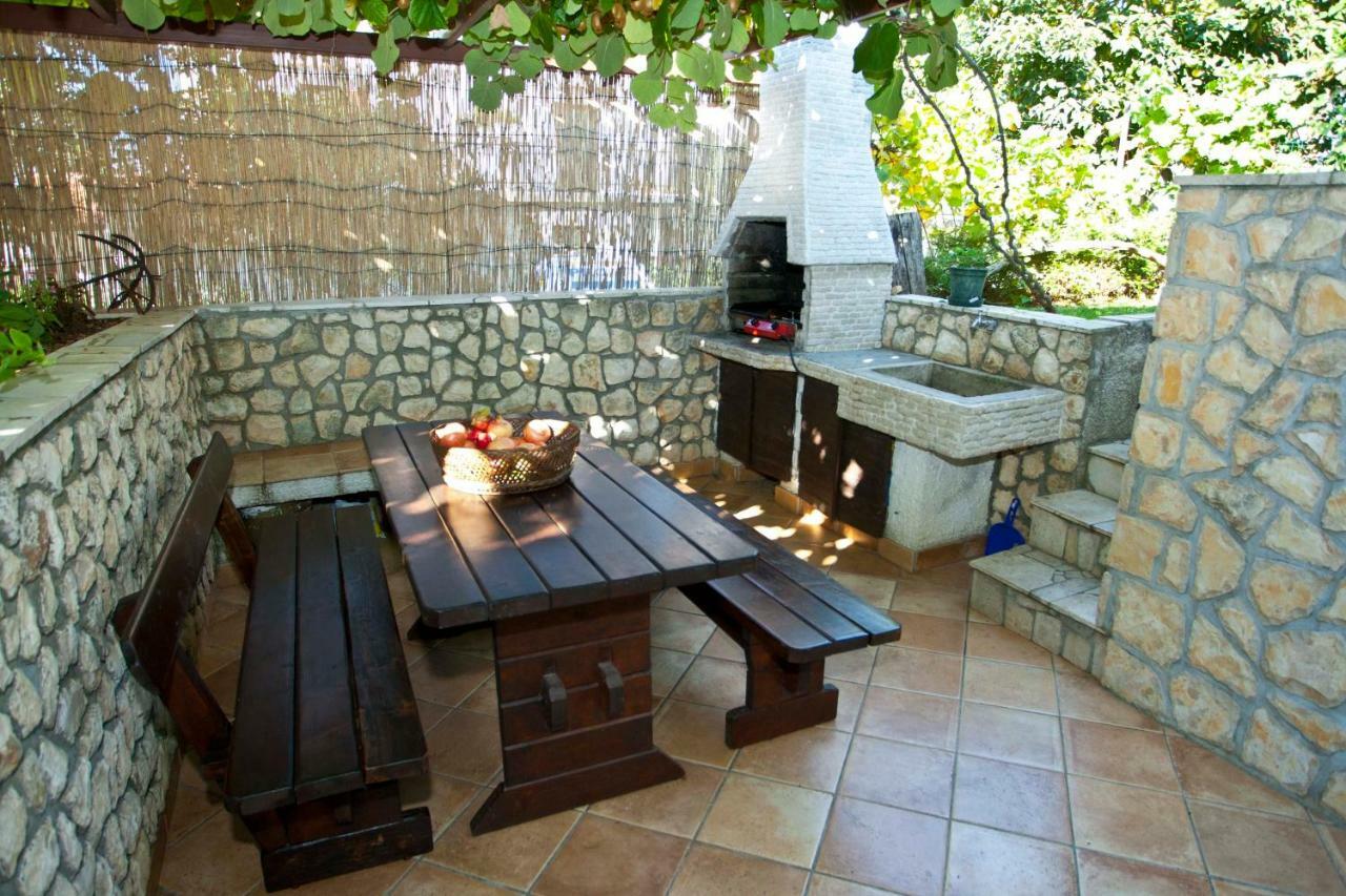 Apartment Draga 17 Njivice Εξωτερικό φωτογραφία